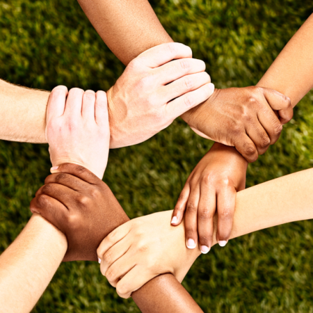 Six-Hands-Massage-768x768